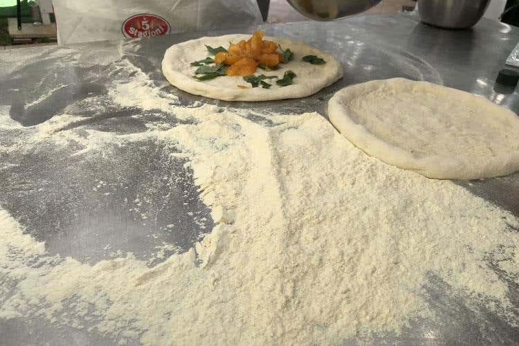 (Contest Emergente Pizza a Ischia 
Nicola Falanga va in finale )