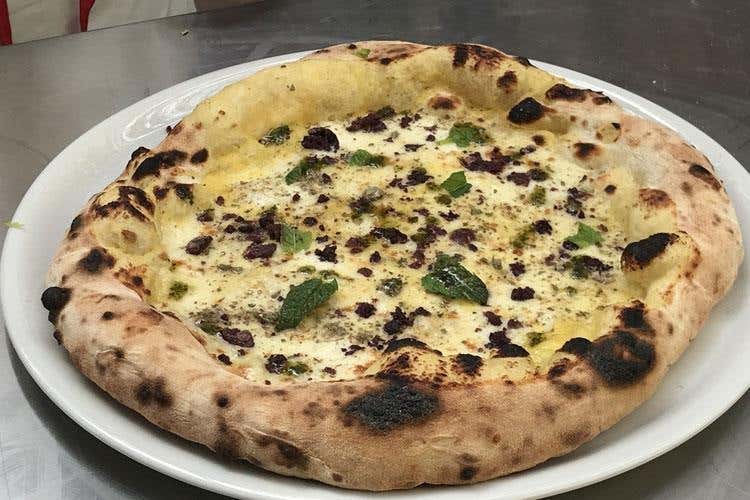 La Puttanesca Gialla di Emanuele Riemma (Contest Emergente Pizza a Ischia 
Nicola Falanga va in finale )