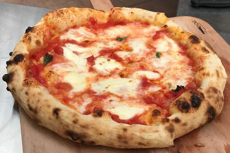 La Margherita di Nicola Falanga (Contest Emergente Pizza a Ischia 
Nicola Falanga va in finale )