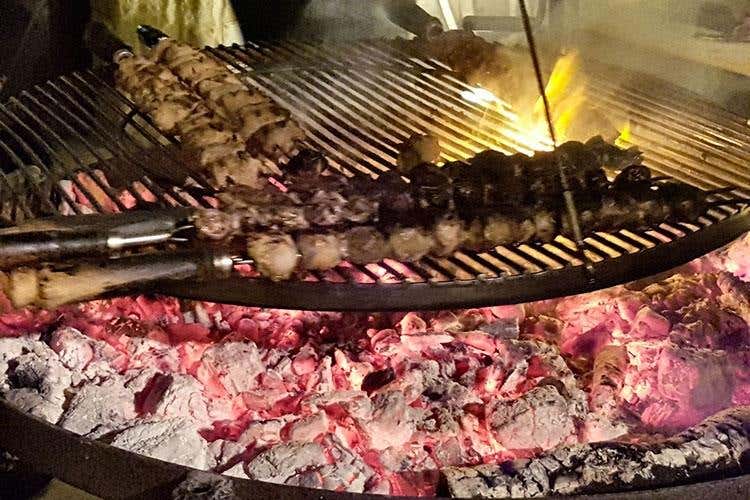 (Conti Zecca festeggia un anno di Rodinò 
La volontà è raccontare il Salento del vino)