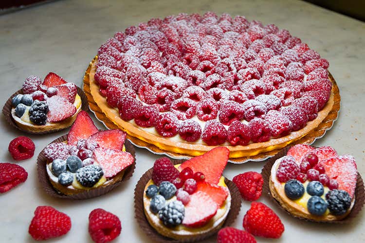 Pasticceria con frutti di bosco (Cortina, menu d'autore a domicilio 
per cene gourmet senza fatica)