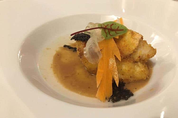 Gallinella con bisque di vegetali, brodo affumicato e pane speziato (Cucina del senza al Vecio Fritolin )