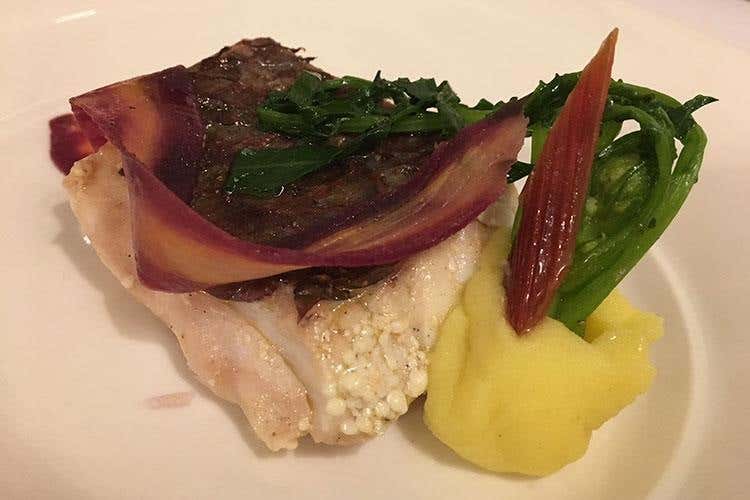 Dentice gibboso in olio di cottura, cardamomo e broccolo fiolaro al pepe lungo (Cucina del senza al Vecio Fritolin )