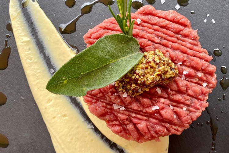 La tartare (Cucina lodigiana di casa 
all'Antica Osteria del Cerreto)