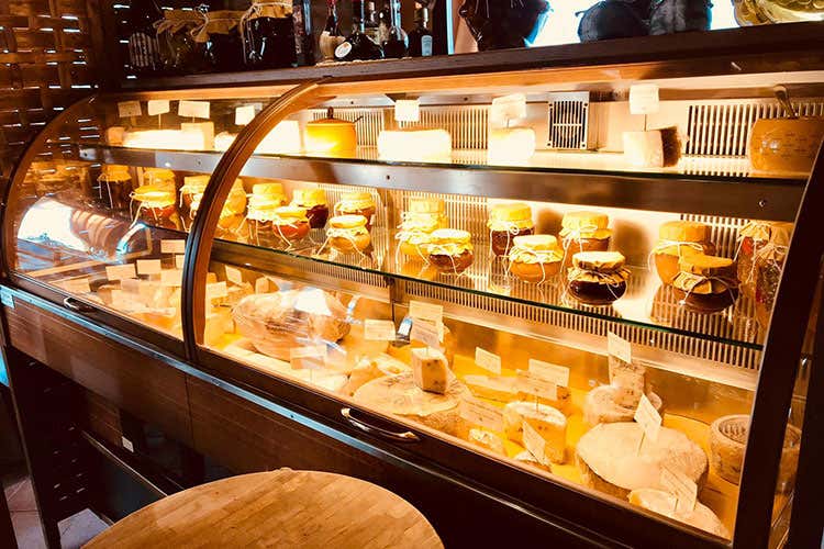 Il carrello dei formaggi (Cucina lodigiana di casa 
all'Antica Osteria del Cerreto)