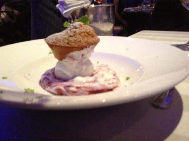 Piccolo cake al timo e lime con confettura ai mirtilli