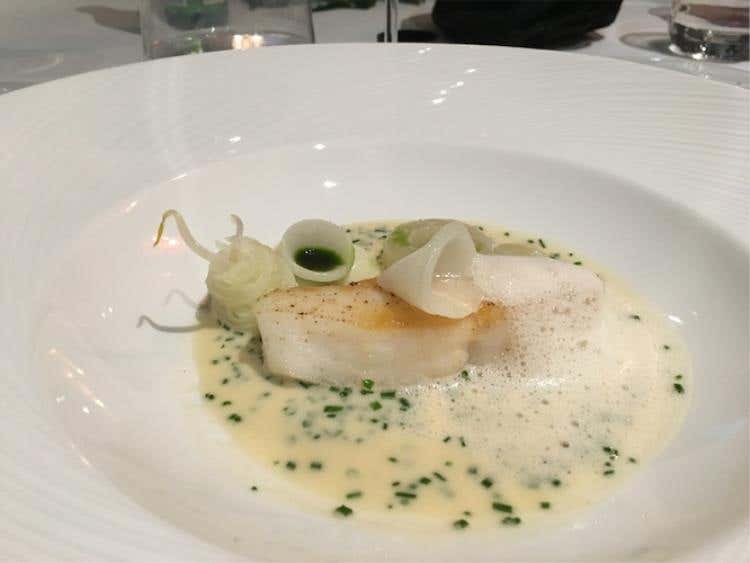 Rombo con cavolo rapa, erba cipollina e dashi