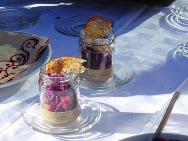 Di Cristina Bowerman “puccia (pane di segale croccante), guancia di maiale, crauti dell’Alto Adige, Mela Alto Adige IGP e pinoli”