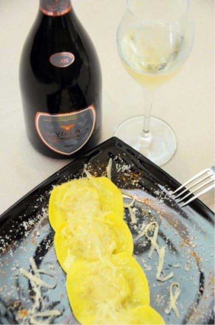 Ravioloni di tinca ripiena con burro di malga e formaggella di Tremosine