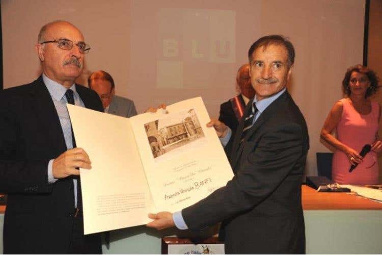 Claudio Pugelli premia, per Banfi, Tommaso Bucci