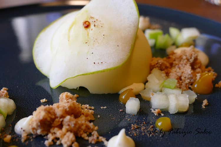 Semifreddo alla mela verde e ginepro con gelatina di gin (Da aspirante medico a chef 
Giannoni e il suo “Aroma” a Brescia)