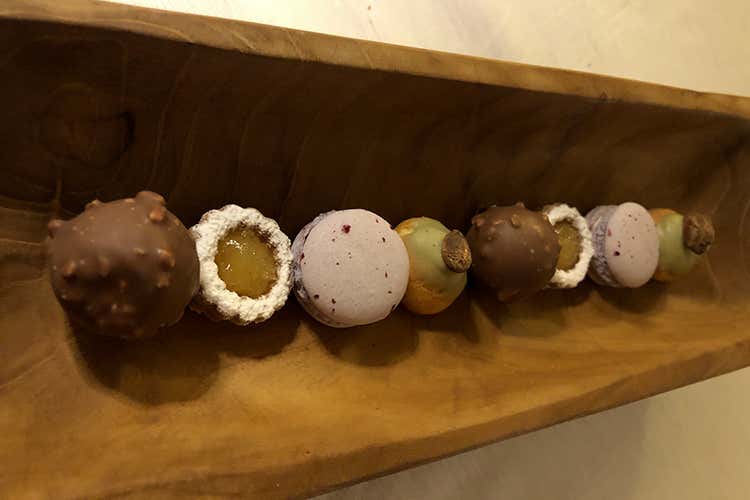 Piccola pasticceria (Da Scola, cucina ligure innovativa 
e un'ospitalità in fase d'espansione)