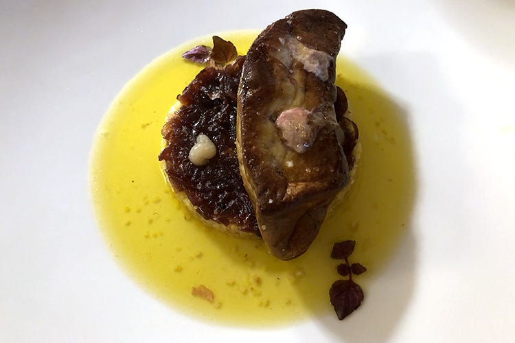 Scaloppa di foie gras e limone amaro (Da Scola, cucina ligure innovativa 
e un'ospitalità in fase d'espansione)