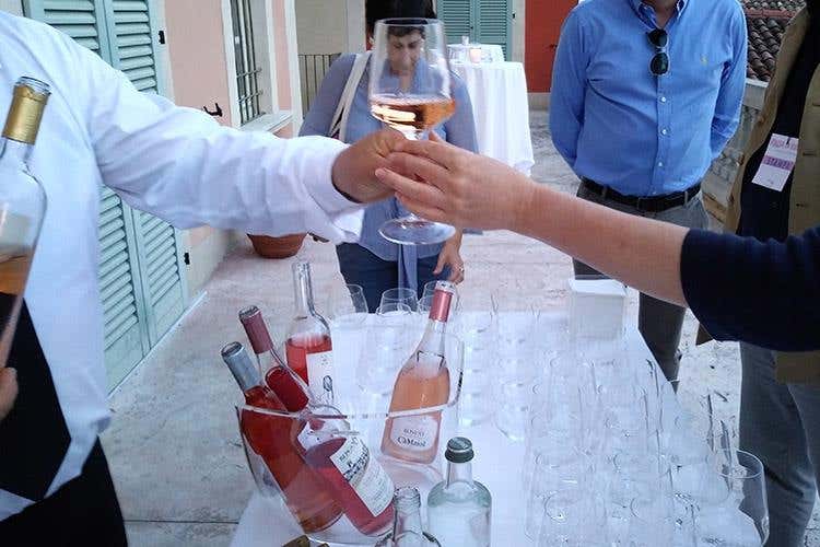 (Dal lago di Garda al mondo intero 
Un altro passo per dare dignità ai rosati)