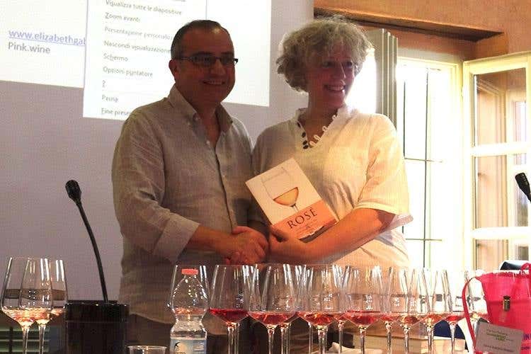 Gianvito Rizzo (in vece di Ilenia Gigante, Salive Salentino) ed Elizabeth Gabay (Dal lago di Garda al mondo intero 
Un altro passo per dare dignità ai rosati)