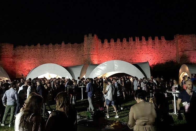 Italia in Rosa, la sera (Dal lago di Garda al mondo intero 
Un altro passo per dare dignità ai rosati)