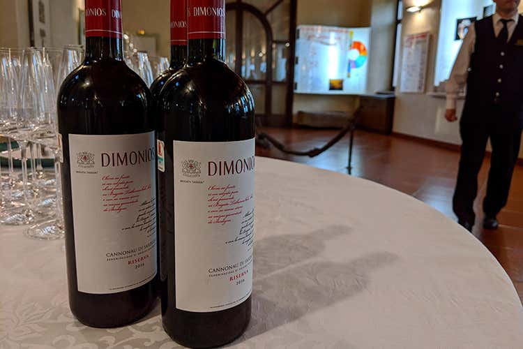 Sella & Mosca Dimonios (Dal Torbato all'Anghelu Ruju 
Sella e Mosca, 120 anni dopo...)