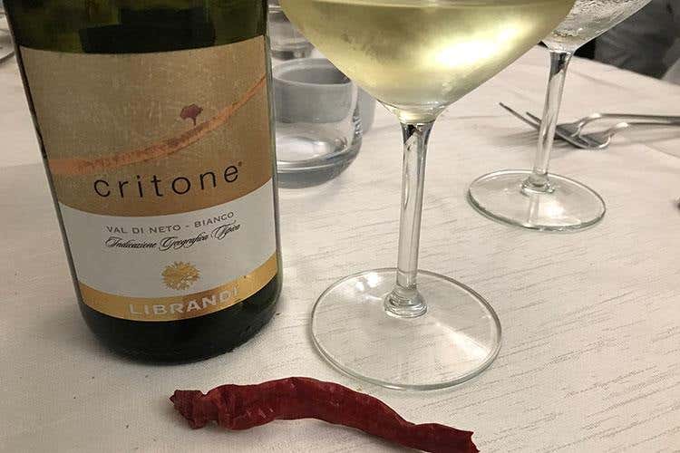 Critone Val di Neto bianco Librandi (Dallo Ionio subito in tavola 
A Crotone la cucina di Ercole)