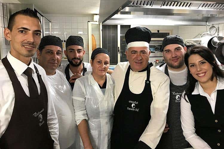 Ercole Villirillo e la sua brigata (Dallo Ionio subito in tavola 
A Crotone la cucina di Ercole)