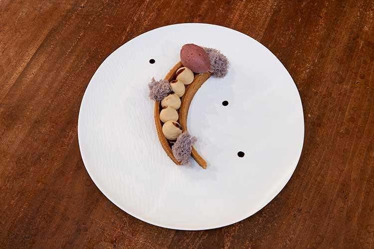 Caprese con sorbetto al mosto, namelaka al cioccolato, caramello, aceto balsamico ridotto (Daniele Turco al Gritti Palace 
riporta la tradizione veneziana in tavola)