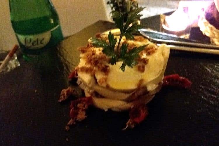 Provola affumicata con bottarga di tonno, tonno e pomodorini confit - Davide Catalano e la Sicilia nel sangue 
Cucina di ieri e oggi a Tentazioni di Gusto