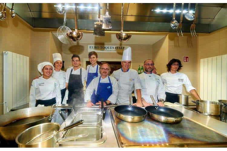 da sinistra: Gloria Camesasca, Stefania Barni, Jorge Sanchez, Paolo Griffa, Marco Sacco, Enrico Derflingher, Simone Ciccotti e Roberto Longa
