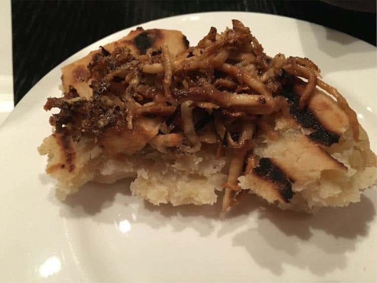 Pane fermentato alle patate, rapa, olio di formaggio arrosto e semi di canapa (Matt Orlando)