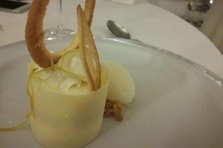 Delizia ai limoni di Sorrento (De Martino e Mancino, cucina tra amici 
Tutto il gusto della convivialità nel piatto)