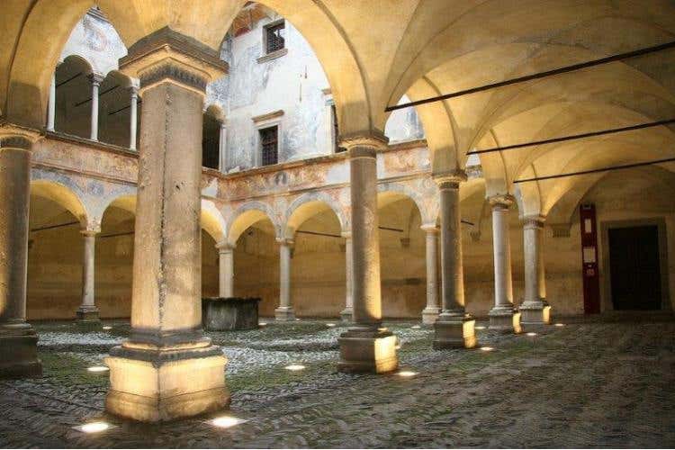 Palazzo Besta