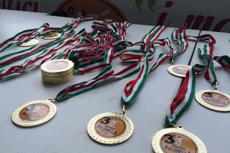 (Di Ceglie, Donzetti, E. Paolella, G. Paolella 
si aggiudicano il Trofeo Pulcinella)