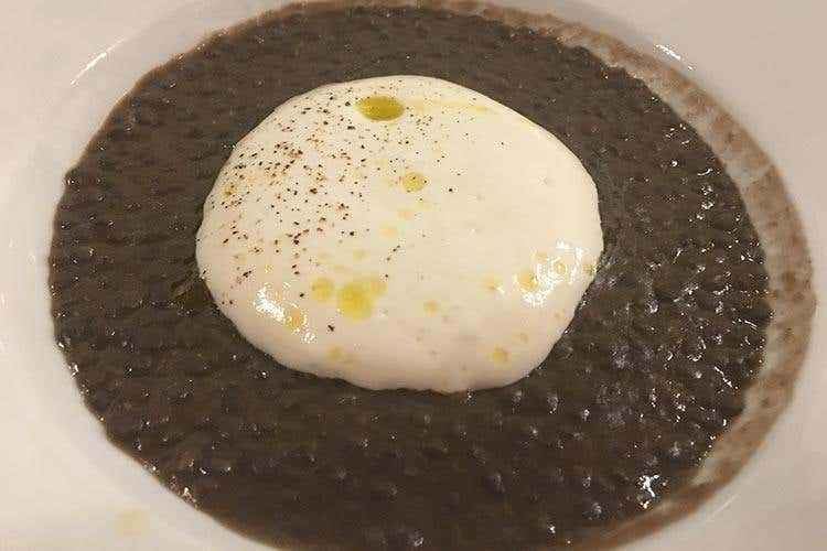 Lenticchie nere, pecorino stagionato 24 mesi (Dievole, da cantina a wine resort 
Ospitalità ed enoturismo in Toscana)