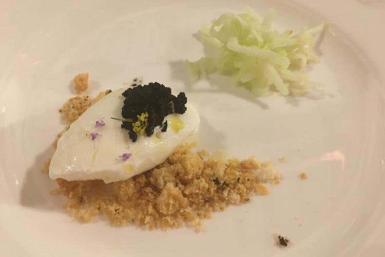 Gelato all'olio extravergine, mela ghiacciata e polvere di olive (Dievole, da cantina a wine resort 
Ospitalità ed enoturismo in Toscana)