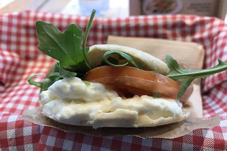 (Dispensa Emilia alla Centrale di Milano 
Tigelle e primi della tradizione in velocità)