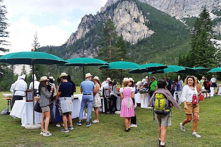 (Dolomitica, un successo la 4ª edizione 
Dieci cuochi per un picnic gourmet)