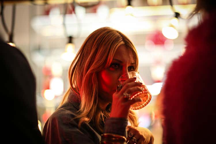 (Dry Milano si tinge di rosso 
per il centenario del Negroni)