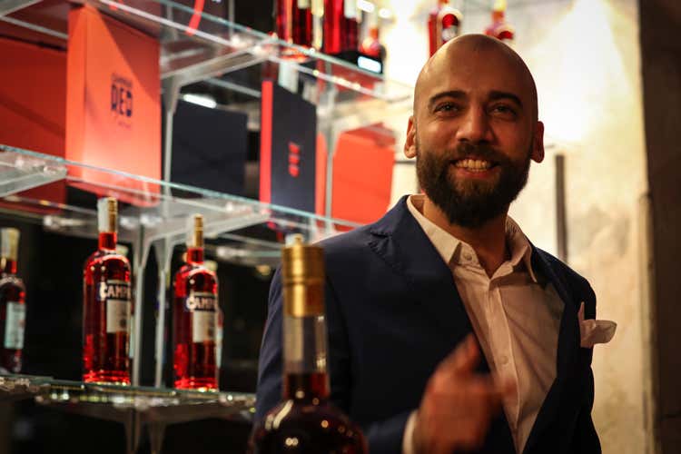 (Dry Milano si tinge di rosso 
per il centenario del Negroni)