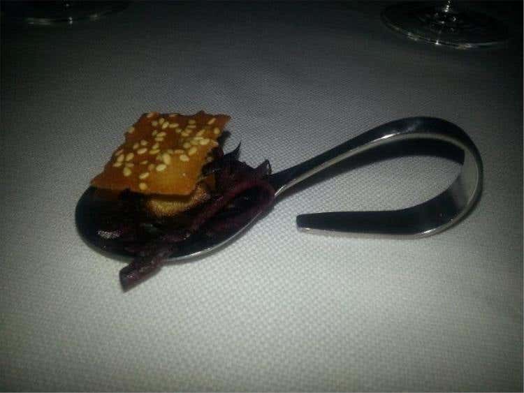 Scaloppa di Foie Gras scottato con pate di piccione e biscotto al sesamo