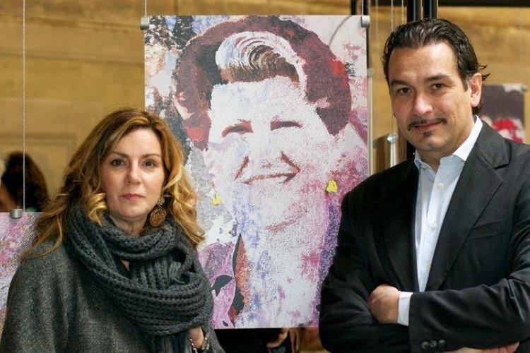 Antonella Pinchiorri e Italo Bassi accanto al ritratto di Annie Feolde