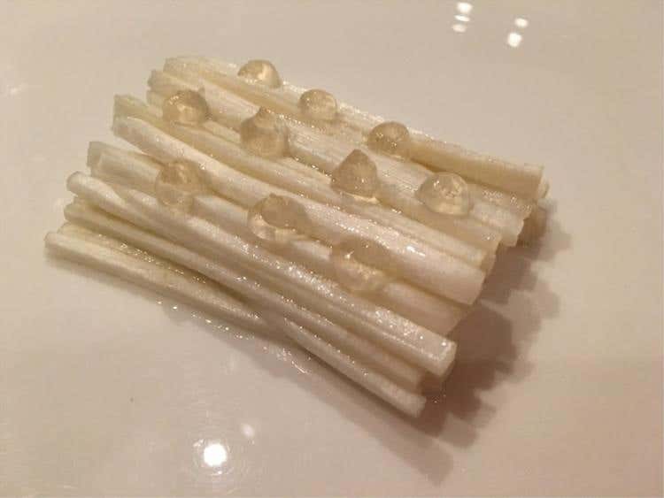 Asparagi bianchi, porcini e aceto balsamico bianco (Matt Orlando)