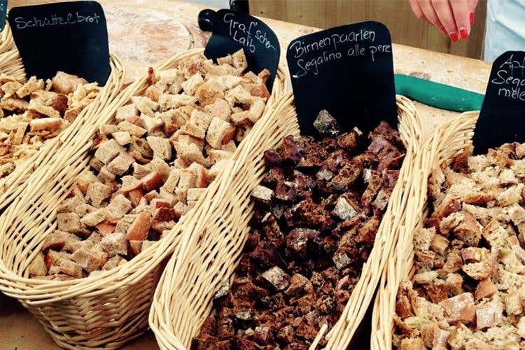 Il pane in degustazione del panificio Plazotta di Appiano