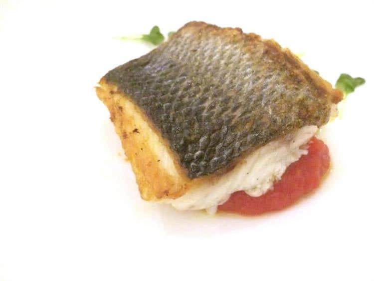 Branzino di lenza, fave, datterini, composta di limone