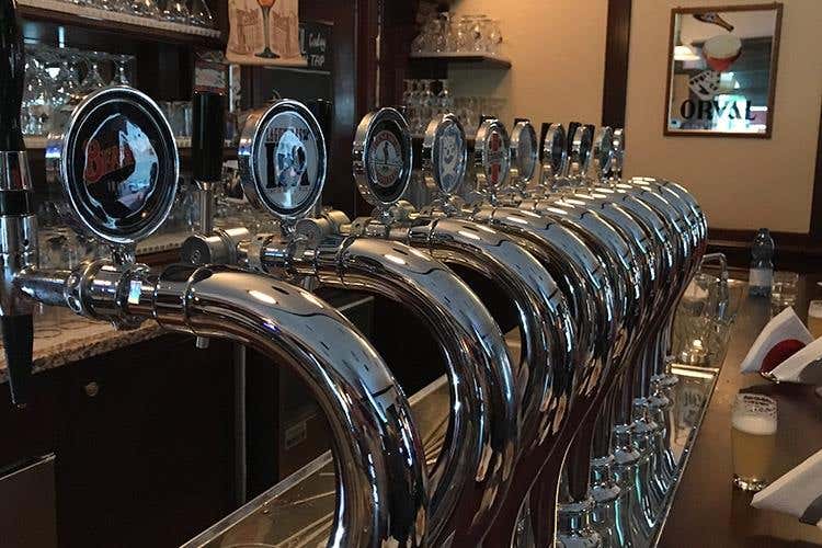 (È festa da Brasserie Bruxelles 
Birra belga, toast ed editoria)