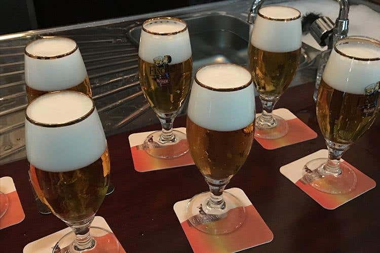 (È festa da Brasserie Bruxelles 
Birra belga, toast ed editoria)