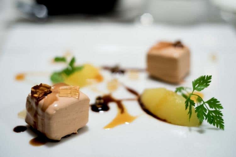 Millefoglie di fagiano e fegato d'oca con purea di mele golden, aceto balsamico e gelatina la porto