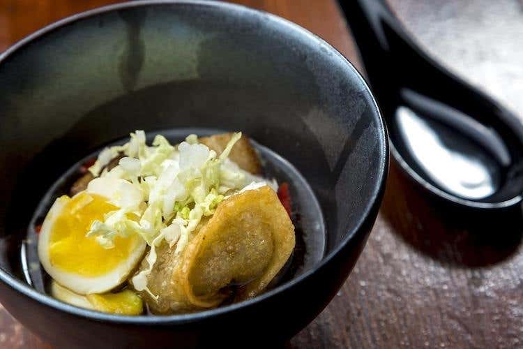 Brodo di Ramen con gyoza di maiale