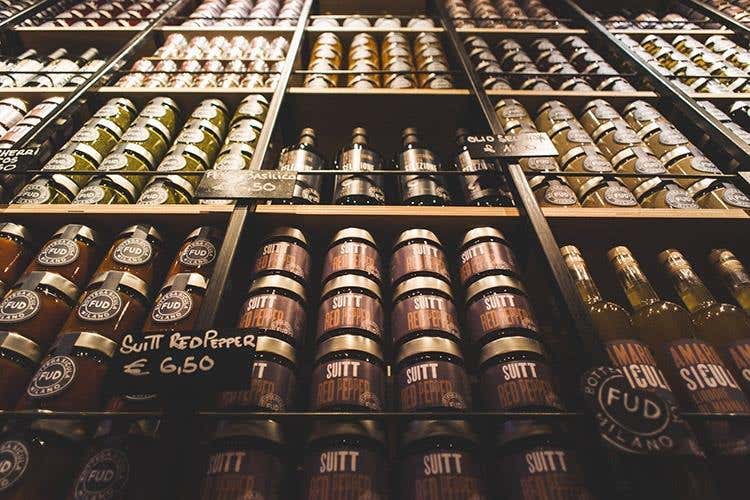 (Eccellenze siciliane in tavola a Milano 
Fud Bottega Sicula apre sui Navigli)