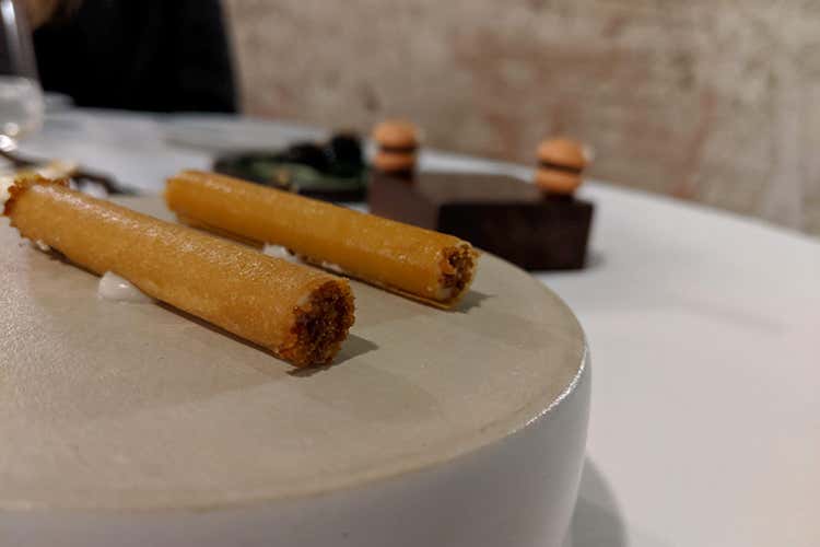 Tubo croccante di pasta brise con besciamella al guanciale (Ecco perché Mammoliti 
ha meritato la seconda stella)