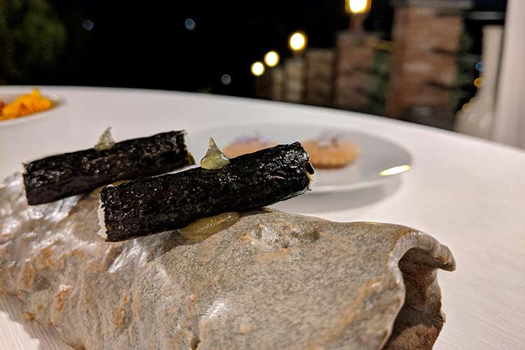 Role di alga con riso e sgombro affumicato (Ecco perché Mammoliti 
ha meritato la seconda stella)