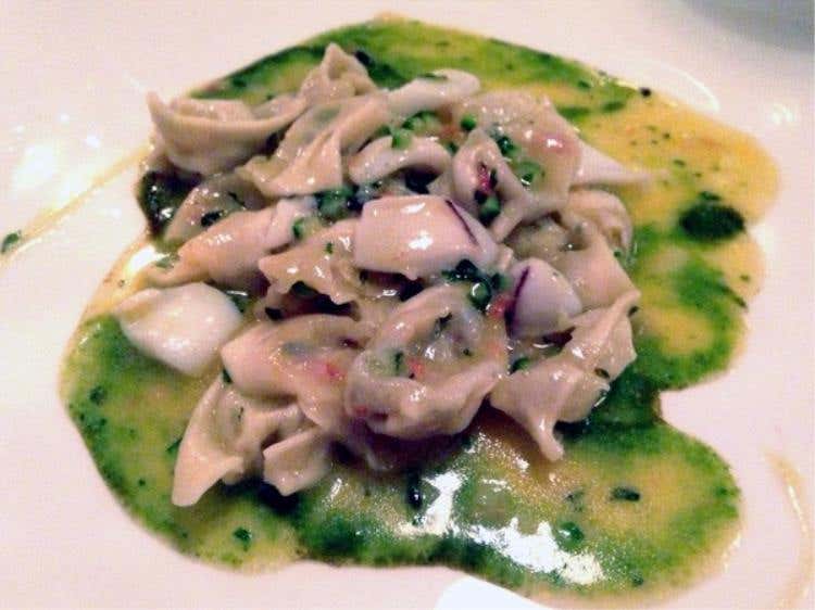 Cappelletti bianchi alla Caprese con straccetti e zucchine