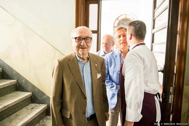 Gualtiero Marchesi - Ernst Knam, 25 anni di pasticceria 
Ad omaggiarlo anche il Maestro Marchesi (foto: Gabriele Basilico)